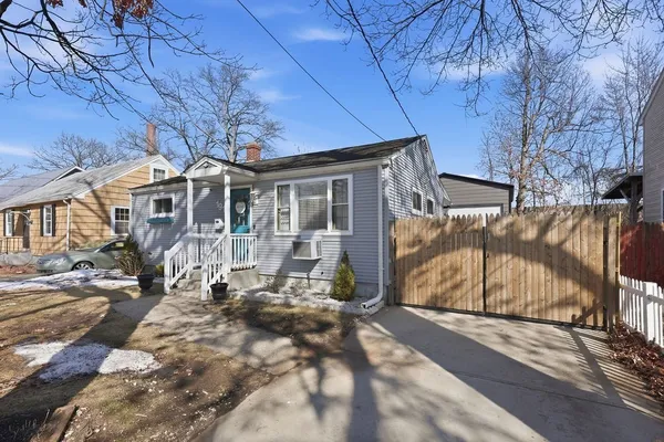 $315,000 | 191 Monrovia Street, Springfield, MA 01104