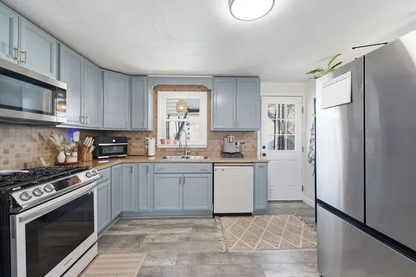 $315,000 | 191 Monrovia Street, Springfield, MA 01104
