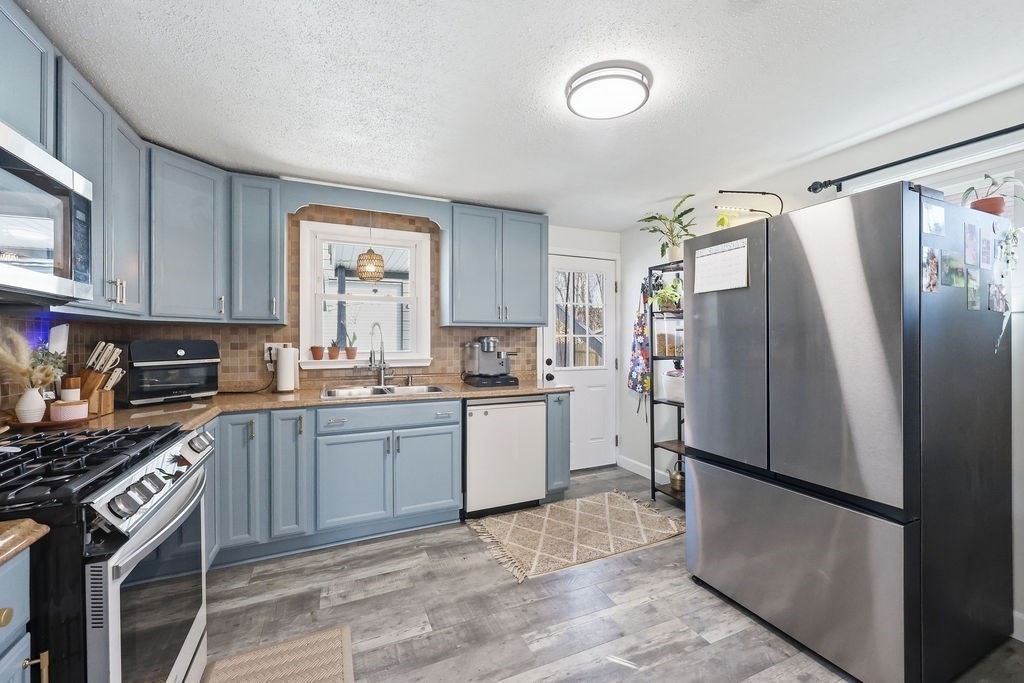 191 Monrovia Street Springfield, MA 01104 - Photo 9 of 32