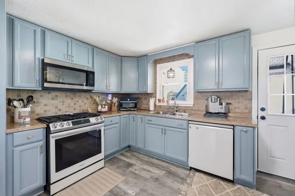 $315,000 | 191 Monrovia Street, Springfield, MA 01104