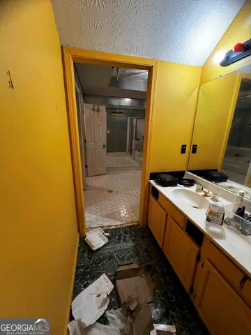 a view of a livingroom with furniture