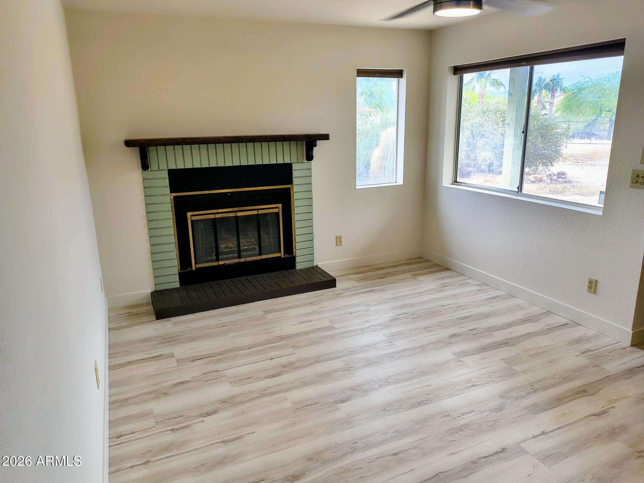 1350 North Boyd Road Apache Junction, AZ 85119 - Photo 4 of 31 Living Room