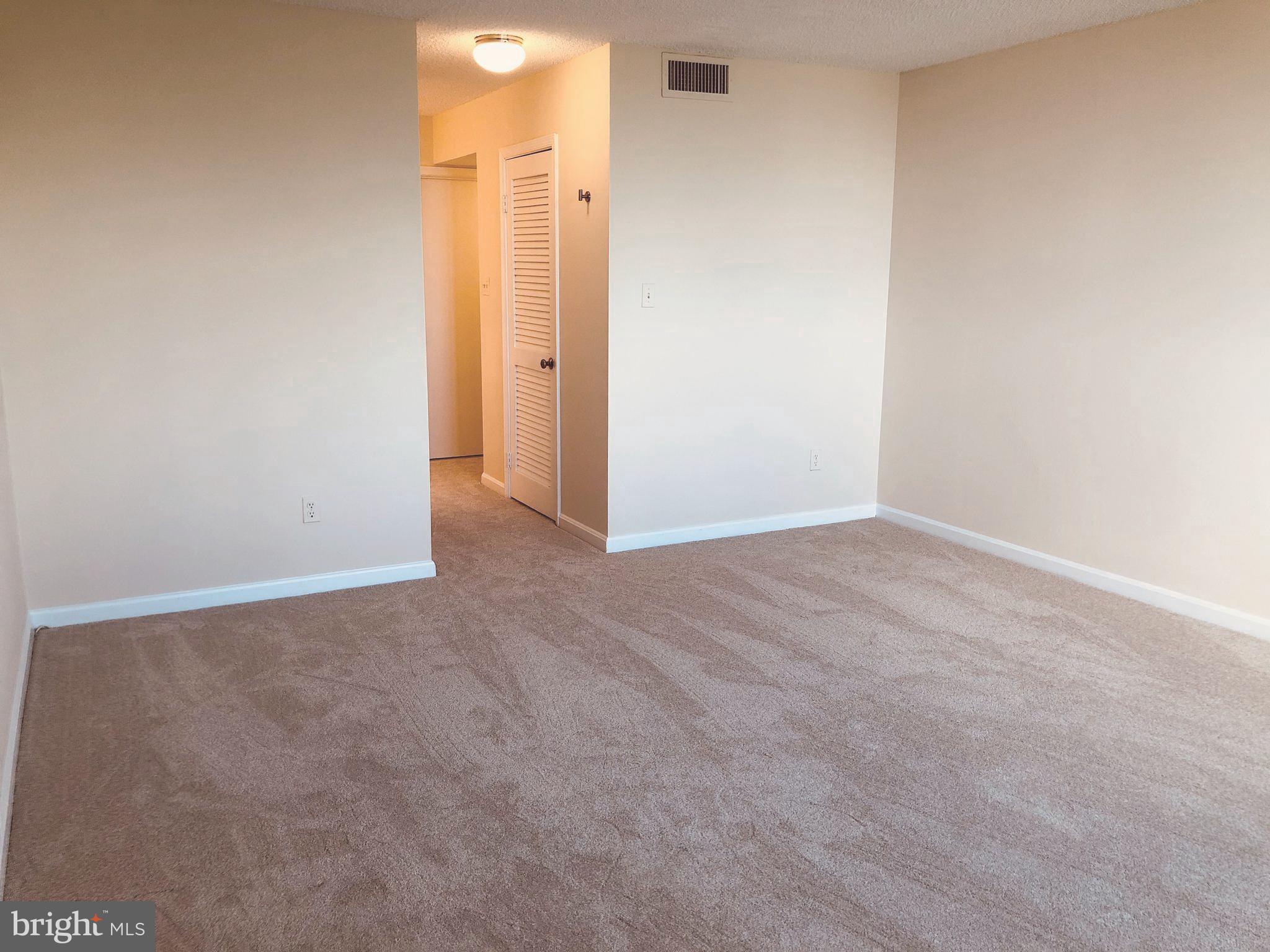1101 South Arlington Ridge Road, Unit 704 Arlington, VA 22202 - Photo 20 of 41 a view of an empty room