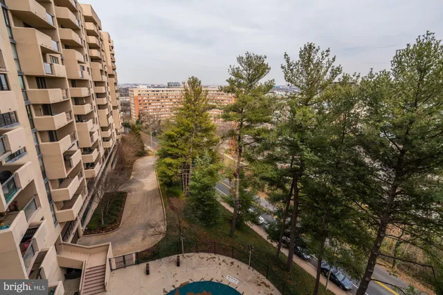 $3,450 | 1101 South Arlington Ridge Road, Unit 704, Arlington, VA 22202