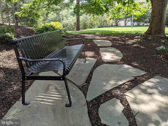 $3,450 | 1101 South Arlington Ridge Road, Unit 704, Arlington, VA 22202