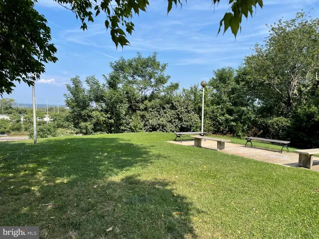 $3,450 | 1101 South Arlington Ridge Road, Unit 704, Arlington, VA 22202