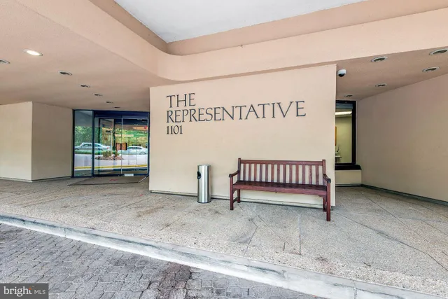 $3,450 | 1101 South Arlington Ridge Road, Unit 704, Arlington, VA 22202