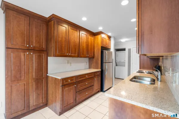 $3,400 | 132 Southport Woods Drive, Unit 132, Fairfield, CT 06890