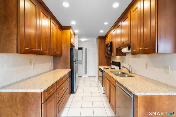 $3,400 | 132 Southport Woods Drive, Unit 132, Fairfield, CT 06890