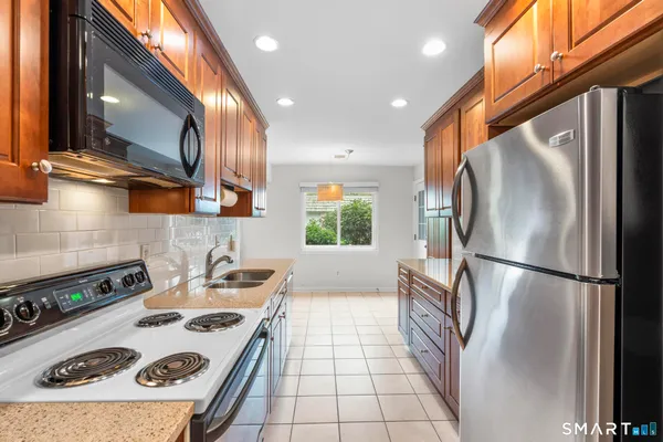 $3,400 | 132 Southport Woods Drive, Unit 132, Fairfield, CT 06890