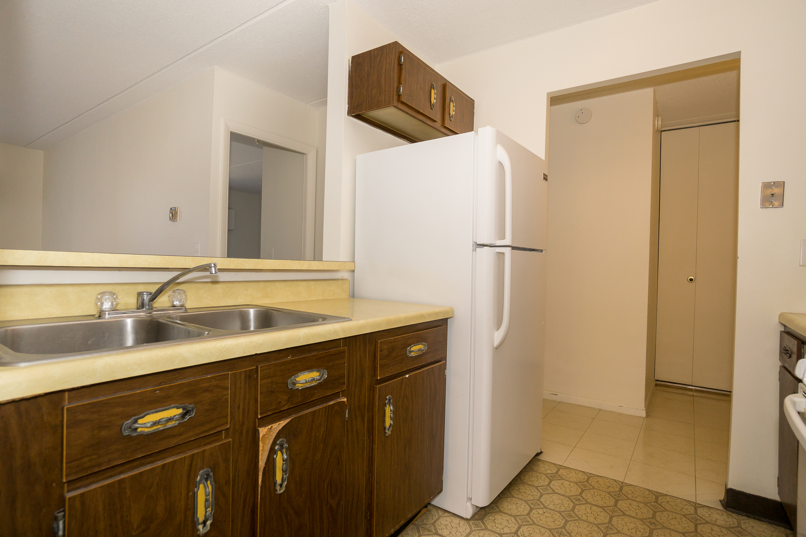 300 West Fullerton Avenue, Unit 305 Addison, IL 60101 - Photo 15 of 18 a kitchen with a sink and a refrigerator