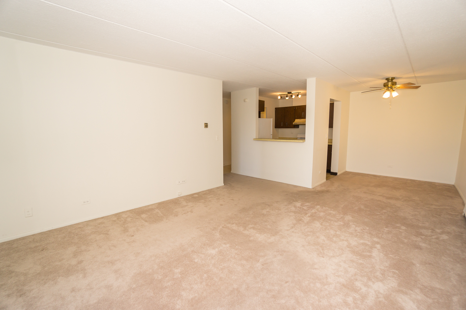 300 West Fullerton Avenue, Unit 305 Addison, IL 60101 - Photo 3 of 18 an empty room with a bathroom