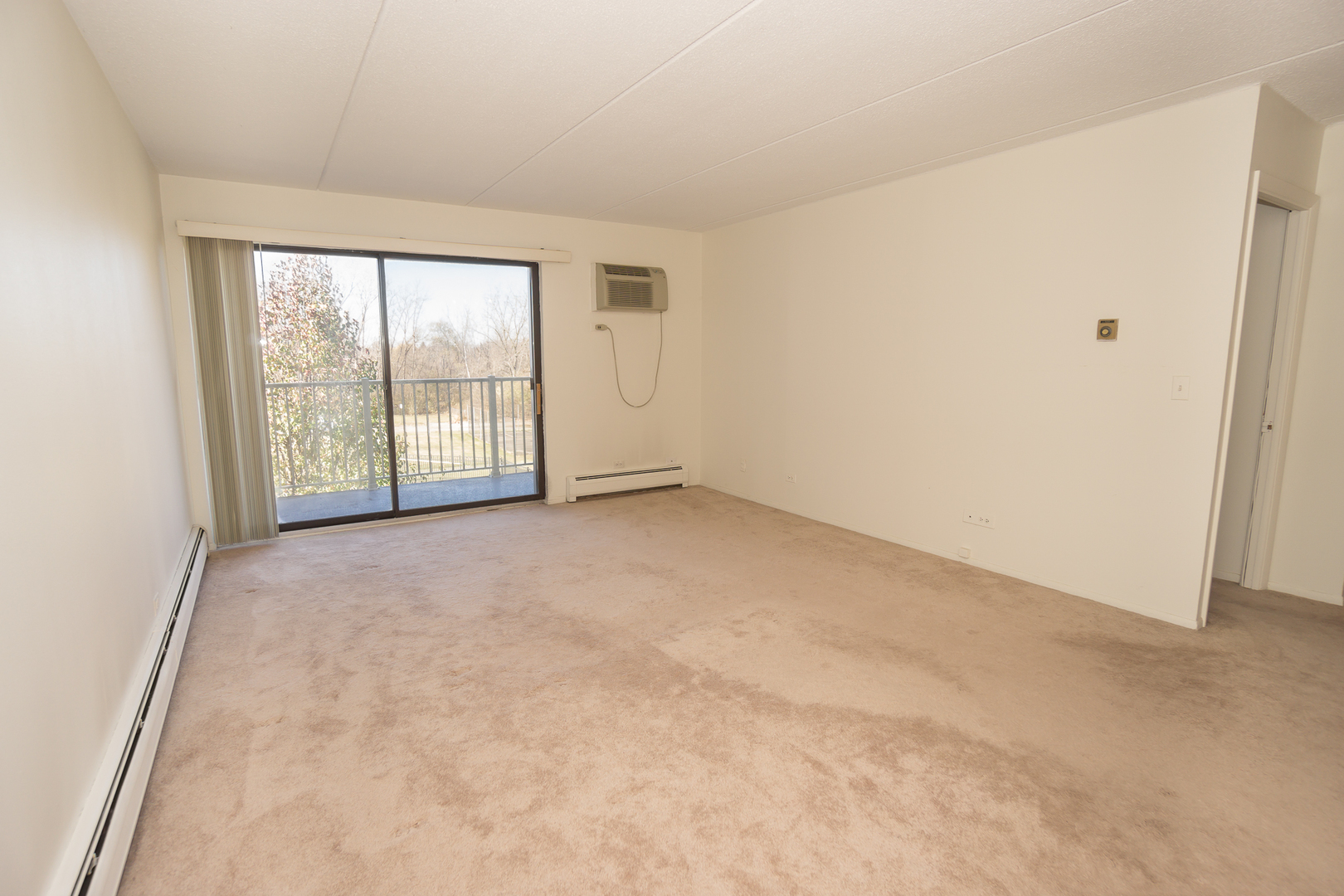 300 West Fullerton Avenue, Unit 305 Addison, IL 60101 - Photo 6 of 18 an empty room with windows