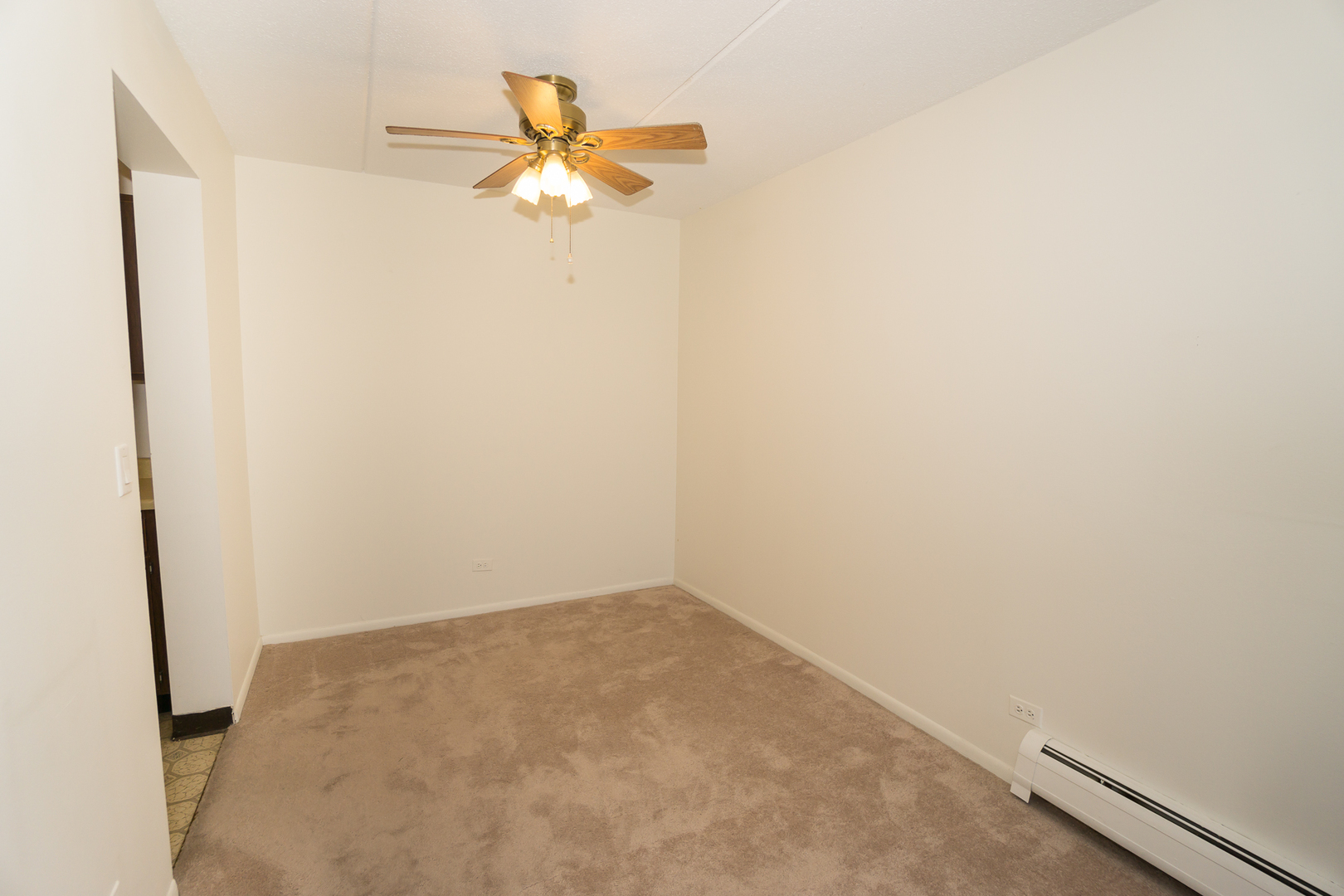 300 West Fullerton Avenue, Unit 305 Addison, IL 60101 - Photo 7 of 18 an empty room with a fan