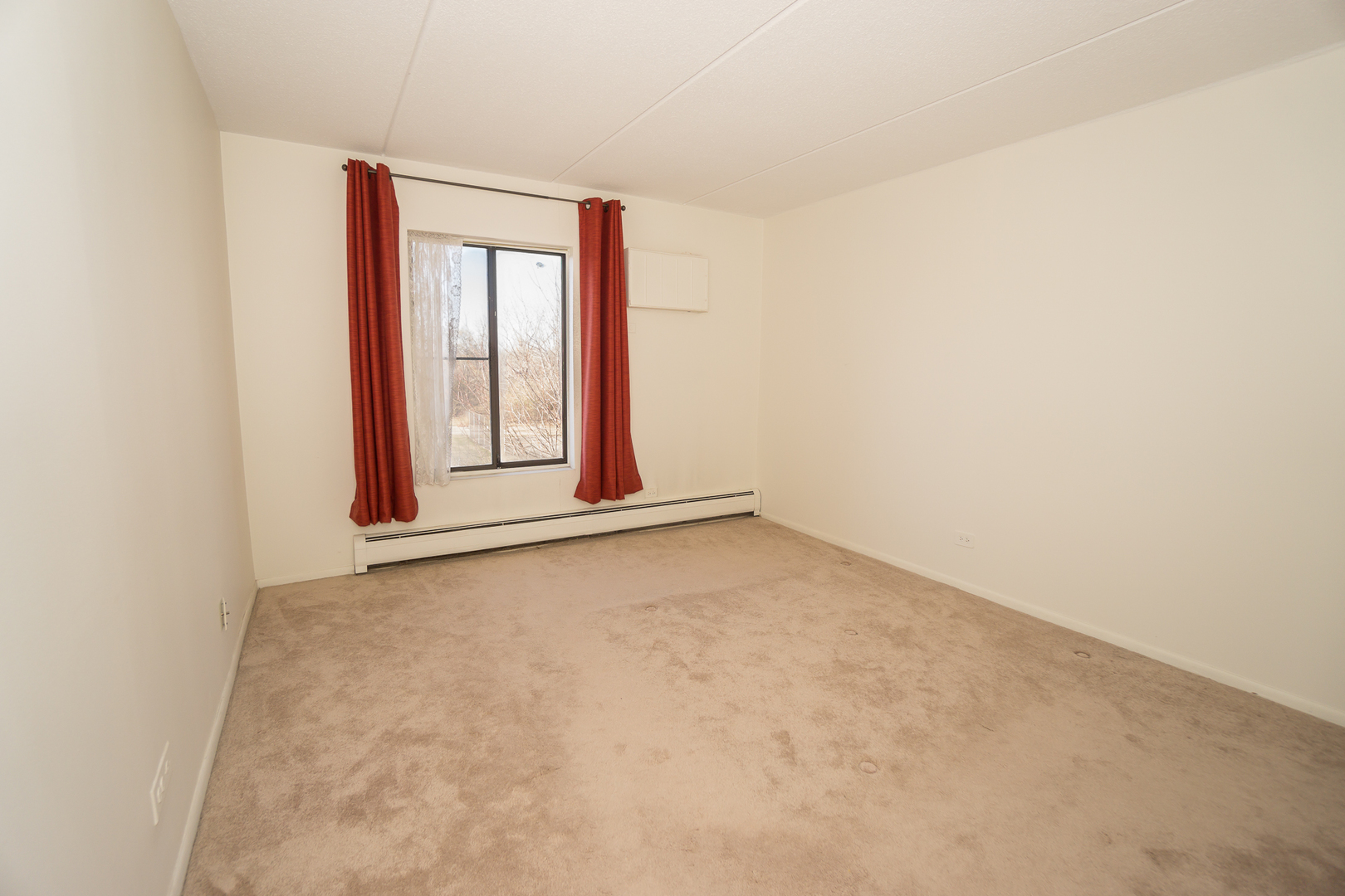 300 West Fullerton Avenue, Unit 305 Addison, IL 60101 - Photo 8 of 18 an empty room with windows