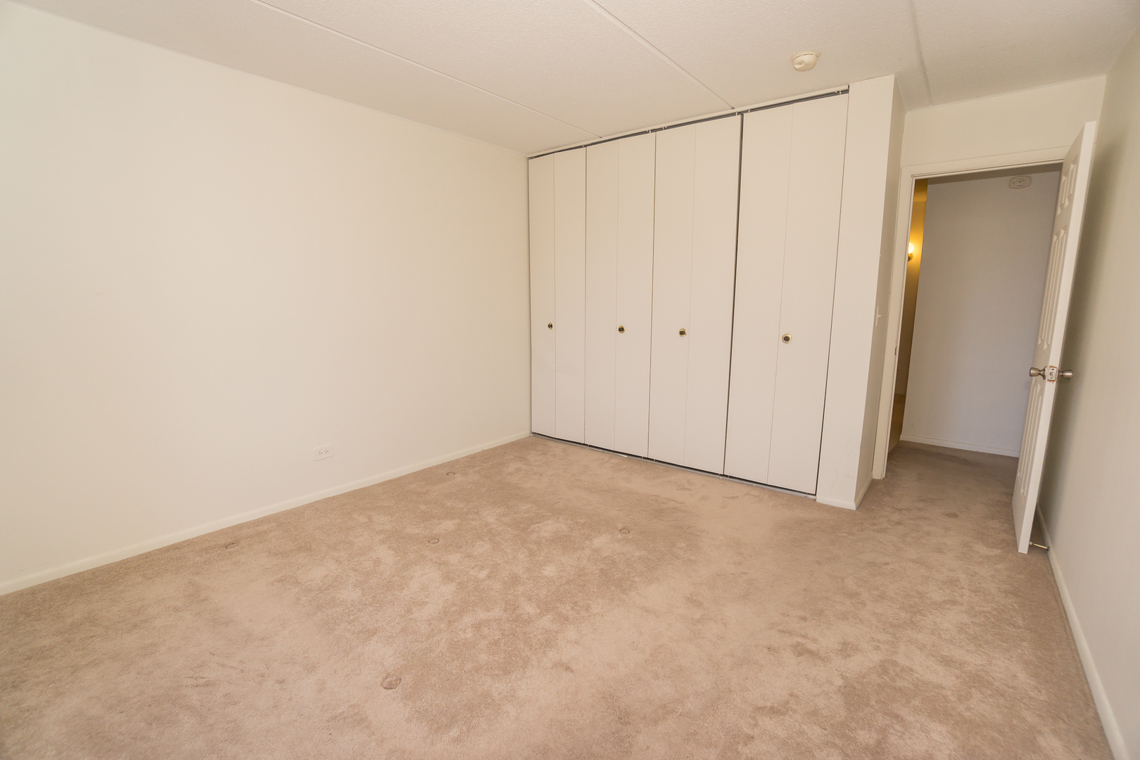 300 West Fullerton Avenue, Unit 305 Addison, IL 60101 - Photo 9 of 18 a view of an empty room