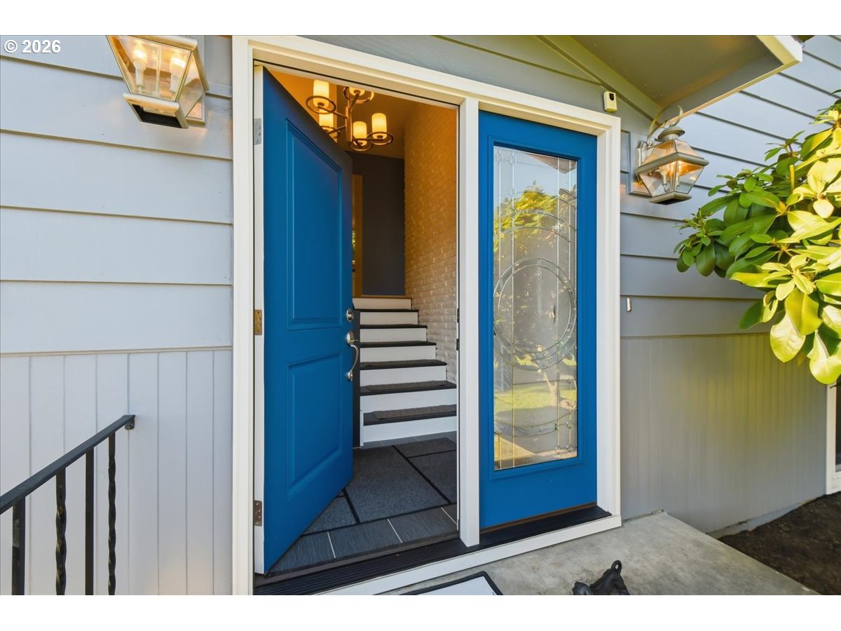 10339 Southwest 40th Avenue Portland, OR 97219 - Photo 4 of 37 a view of a entryway