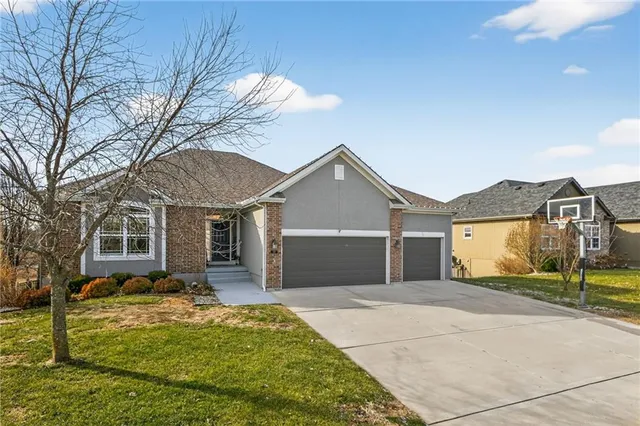 $550,000 | 217 Old Trail Run, Kearney, MO 64060