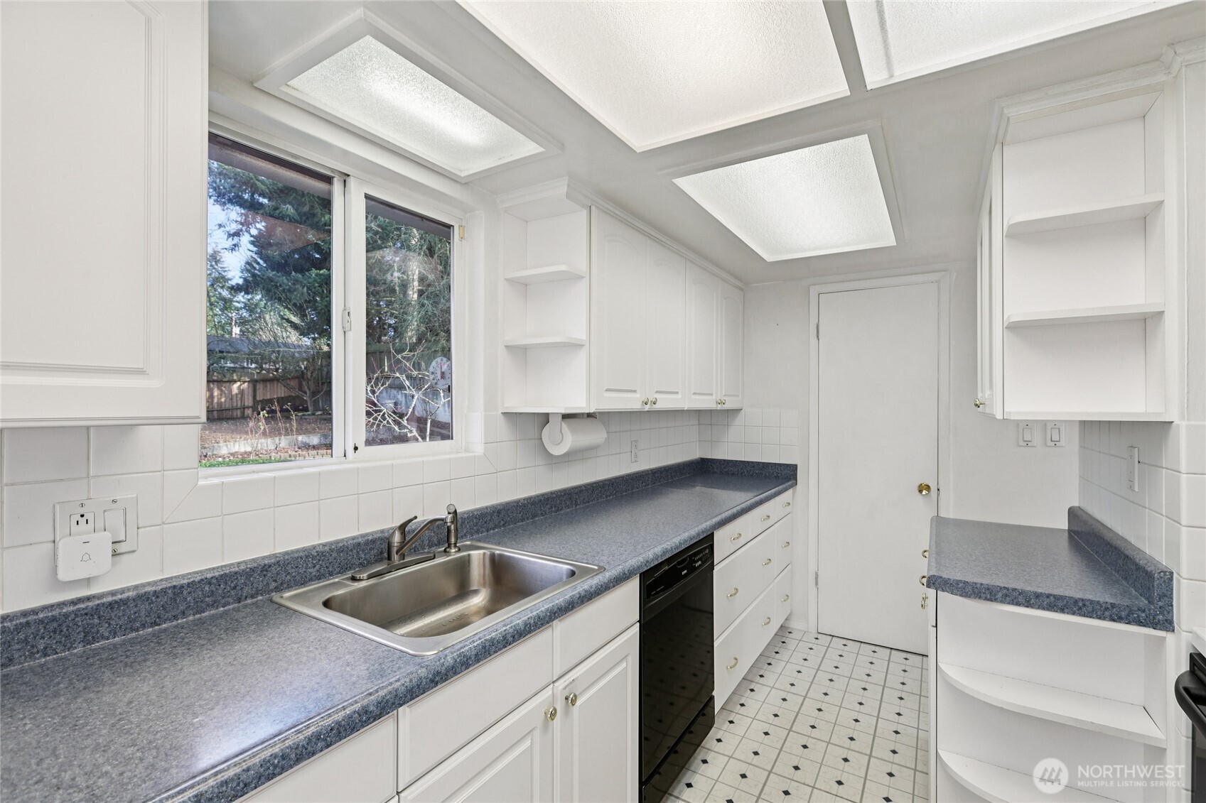 2434 Southwest 328th Street Federal Way, WA 98023 - Photo 7 of 19