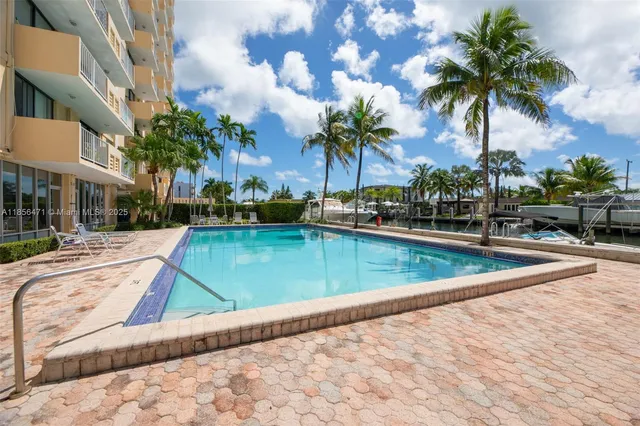 $250,000 | 2350 Northeast 135th Street, Unit 1503, North Miami, FL 33181