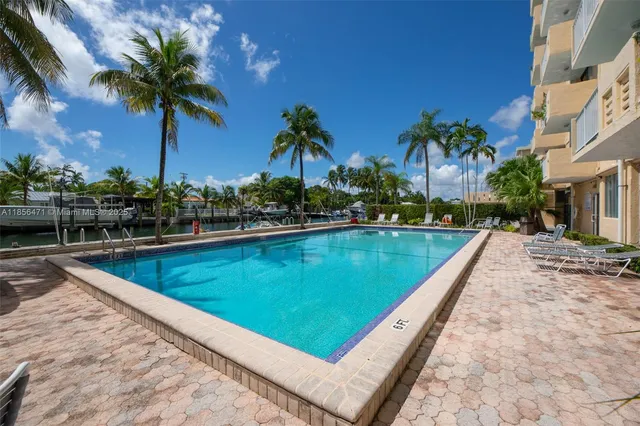 $250,000 | 2350 Northeast 135th Street, Unit 1503, North Miami, FL 33181