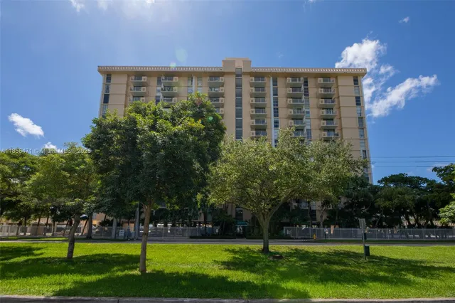 $250,000 | 2350 Northeast 135th Street, Unit 1503, North Miami, FL 33181