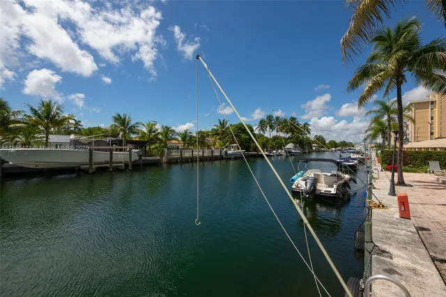 $250,000 | 2350 Northeast 135th Street, Unit 1503, North Miami, FL 33181