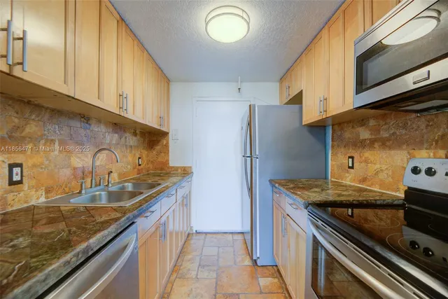 $250,000 | 2350 Northeast 135th Street, Unit 1503, North Miami, FL 33181