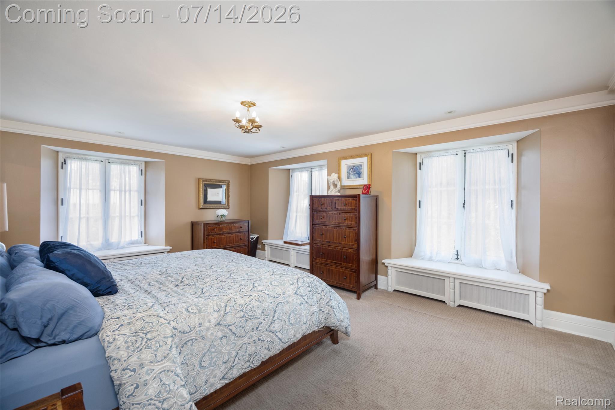 189 Cloverly Road Grosse Pointe, MI 48236 - Photo 41 of 96 Carpeted room featuring multiple windows with integrated window seats, crown molding, and a central ceiling light fixture