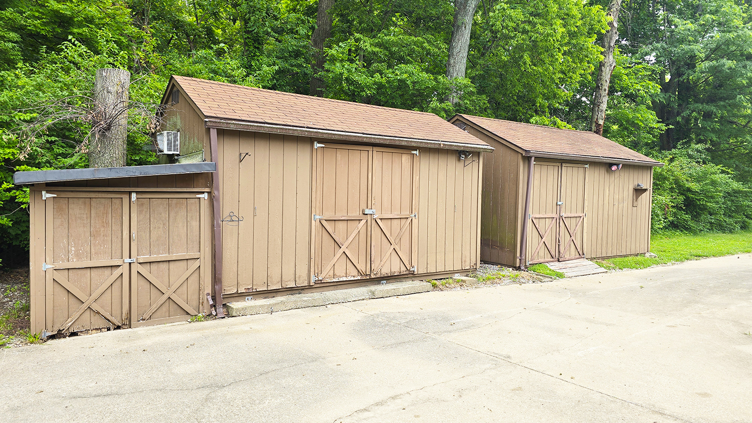787 Walnut Hill Road Centralia, IL 62801 - Photo 36 of 42 a backyard of a house