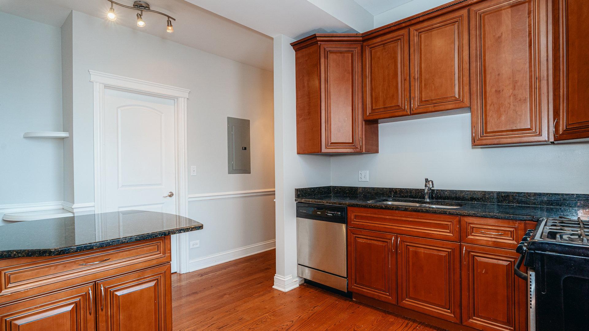 3604 West George Street, Unit 1 Chicago, IL 60618 - Photo 8 of 17
