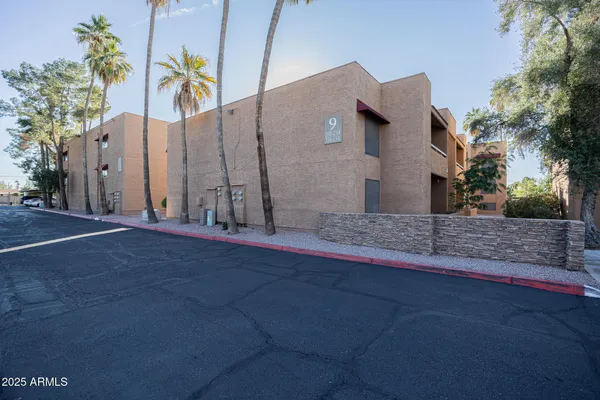 $950 | 2625 East Indian School Road, Unit 232, Phoenix, AZ 85016