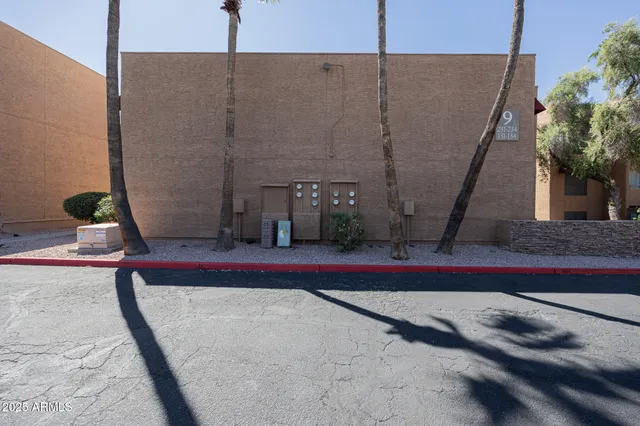 $1,295 | 2625 East Indian School Road, Unit 232, Phoenix, AZ 85016