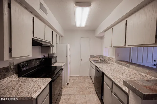 $1,295 | 2625 East Indian School Road, Unit 232, Phoenix, AZ 85016