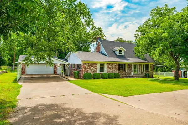 $385,000 | 210 Yucca Drive, Weatherford, TX 76087
