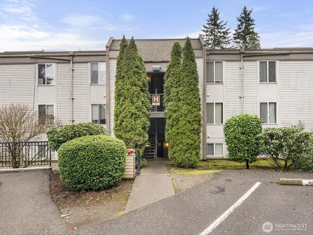 $330,000 | 14605 Northeast 34th Street, Unit H19, Bellevue, WA 98007