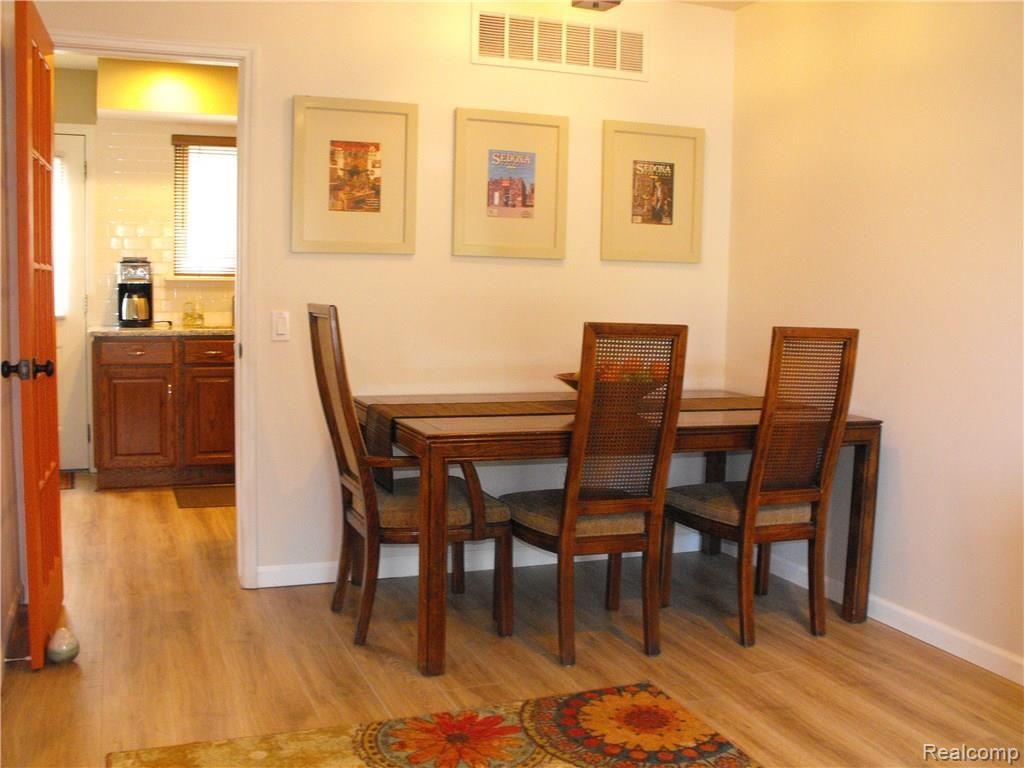 402 Baldwin Avenue Rochester, MI 48307 - Photo 11 of 40