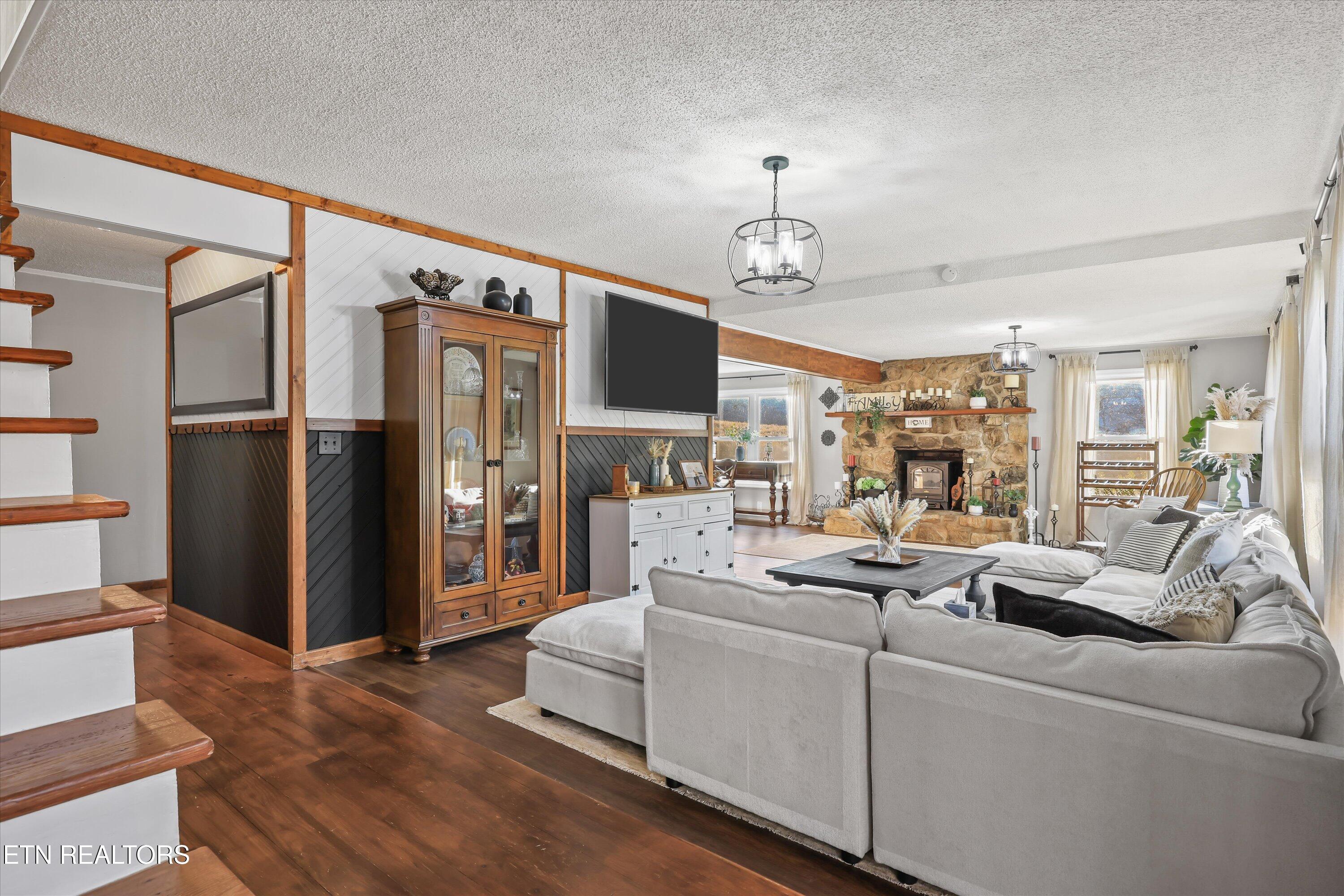 7969 Glendale Community Road Greenback, TN 37742 - Photo 12 of 56 Living room/family room