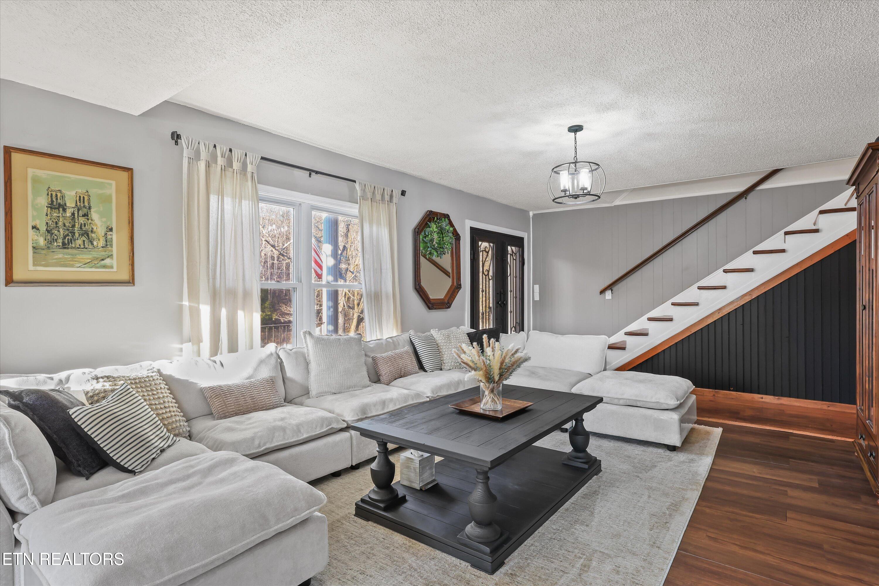 7969 Glendale Community Road Greenback, TN 37742 - Photo 13 of 56 Living room
