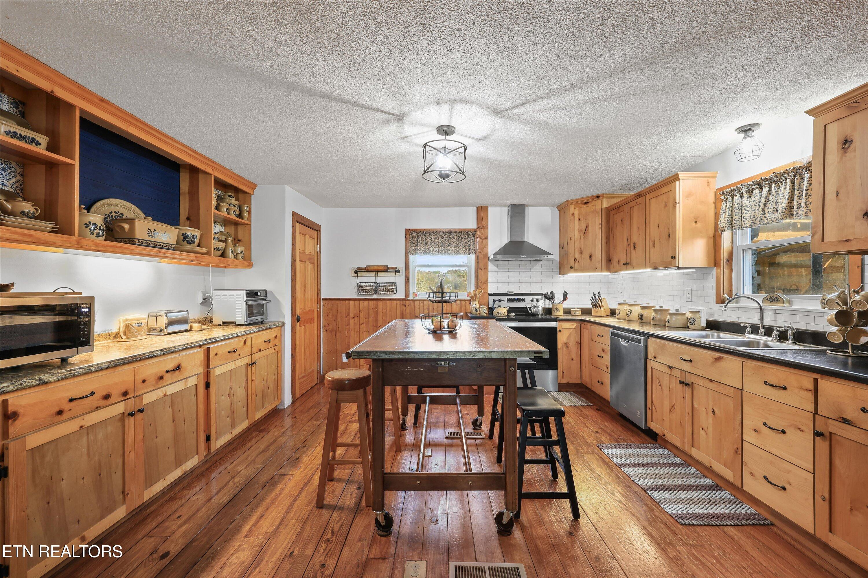 7969 Glendale Community Road Greenback, TN 37742 - Photo 21 of 56 Kitchen w gorgeous cabinets