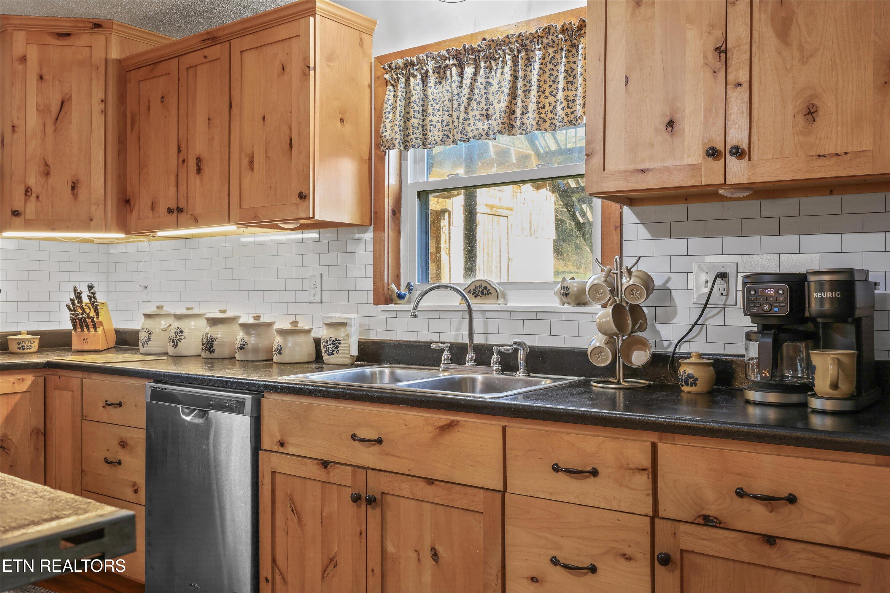7969 Glendale Community Road Greenback, TN 37742 - Photo 25 of 56 Kitchen