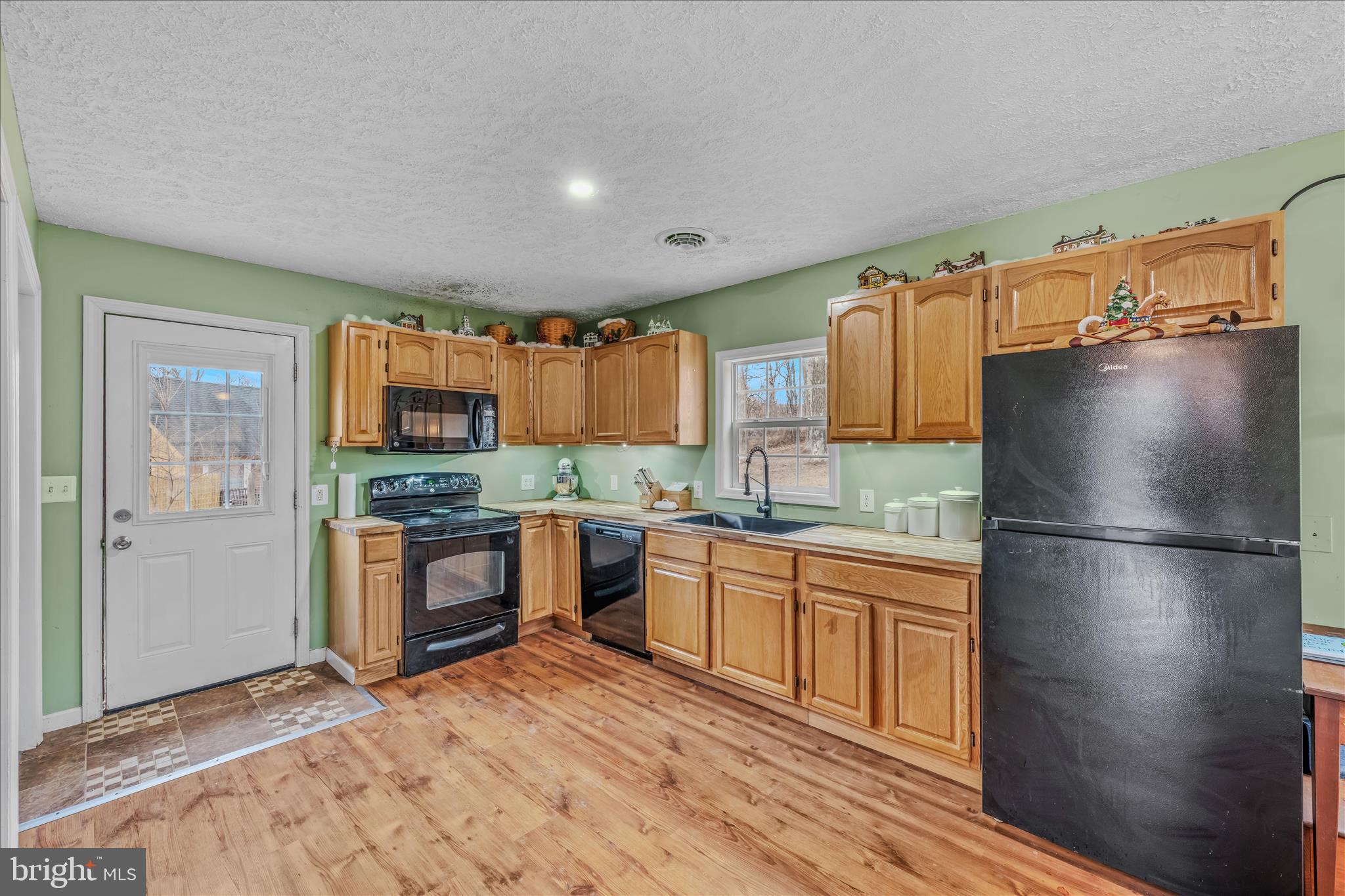 384 Trapper Ridge Lane Hedgesville, WV 25427 - Photo 14 of 52 a kitchen with stainless steel appliances a refrigerator sink and microwave