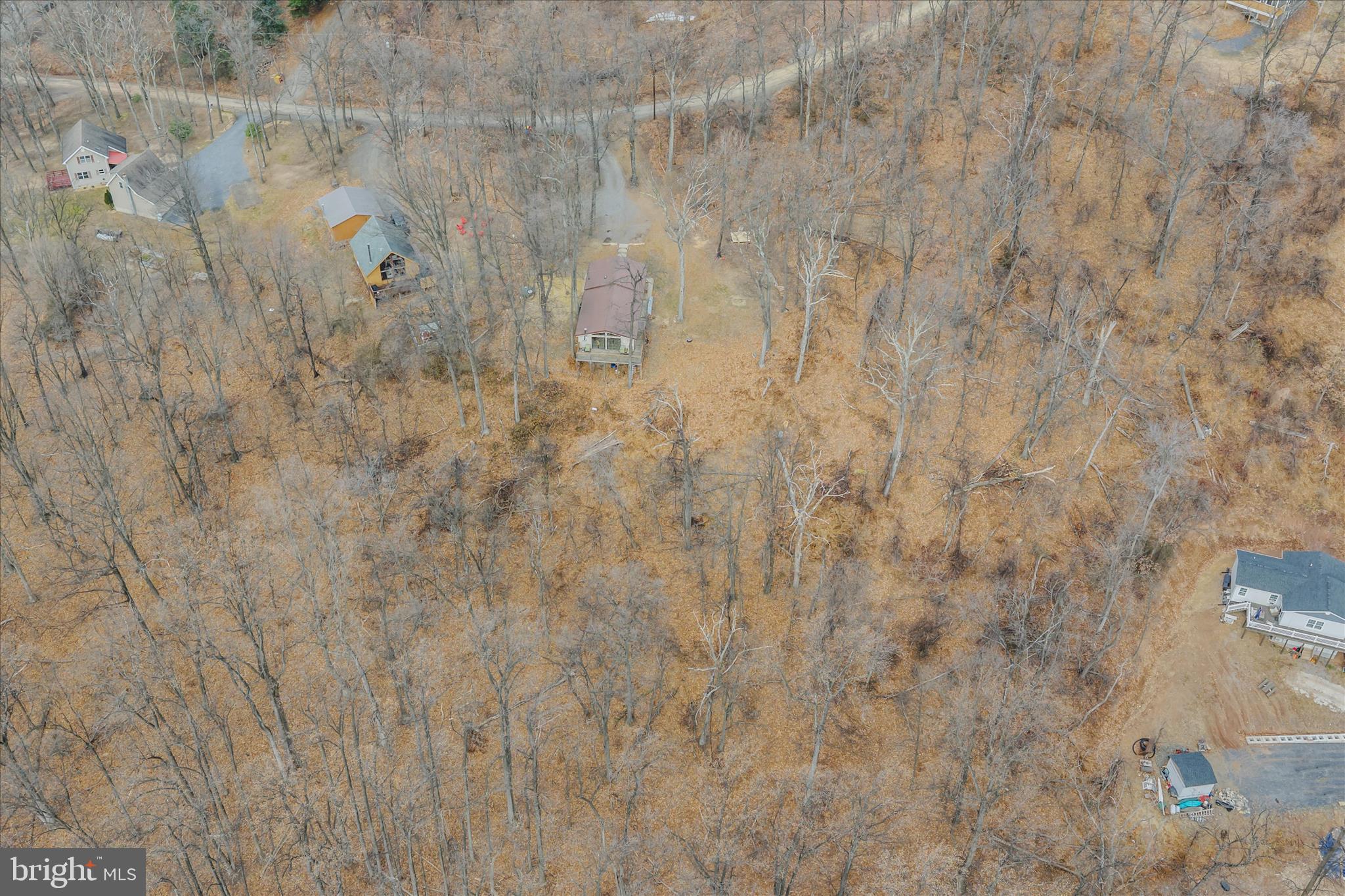 384 Trapper Ridge Lane Hedgesville, WV 25427 - Photo 46 of 52 a picture of a bathroom with a shower curtain