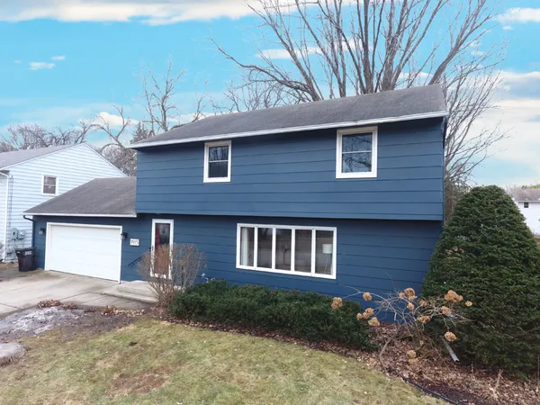 $319,900 | 1915 6th Avenue Northwest, Austin, MN 55912