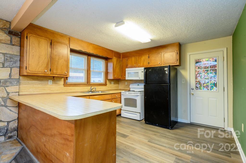 2494 Kingstown Road Lenoir, NC 28645 - Photo 13 of 29 Gallery Image 13