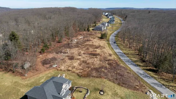 $369,900 | 110 Windsor Court, Avon, CT 06001