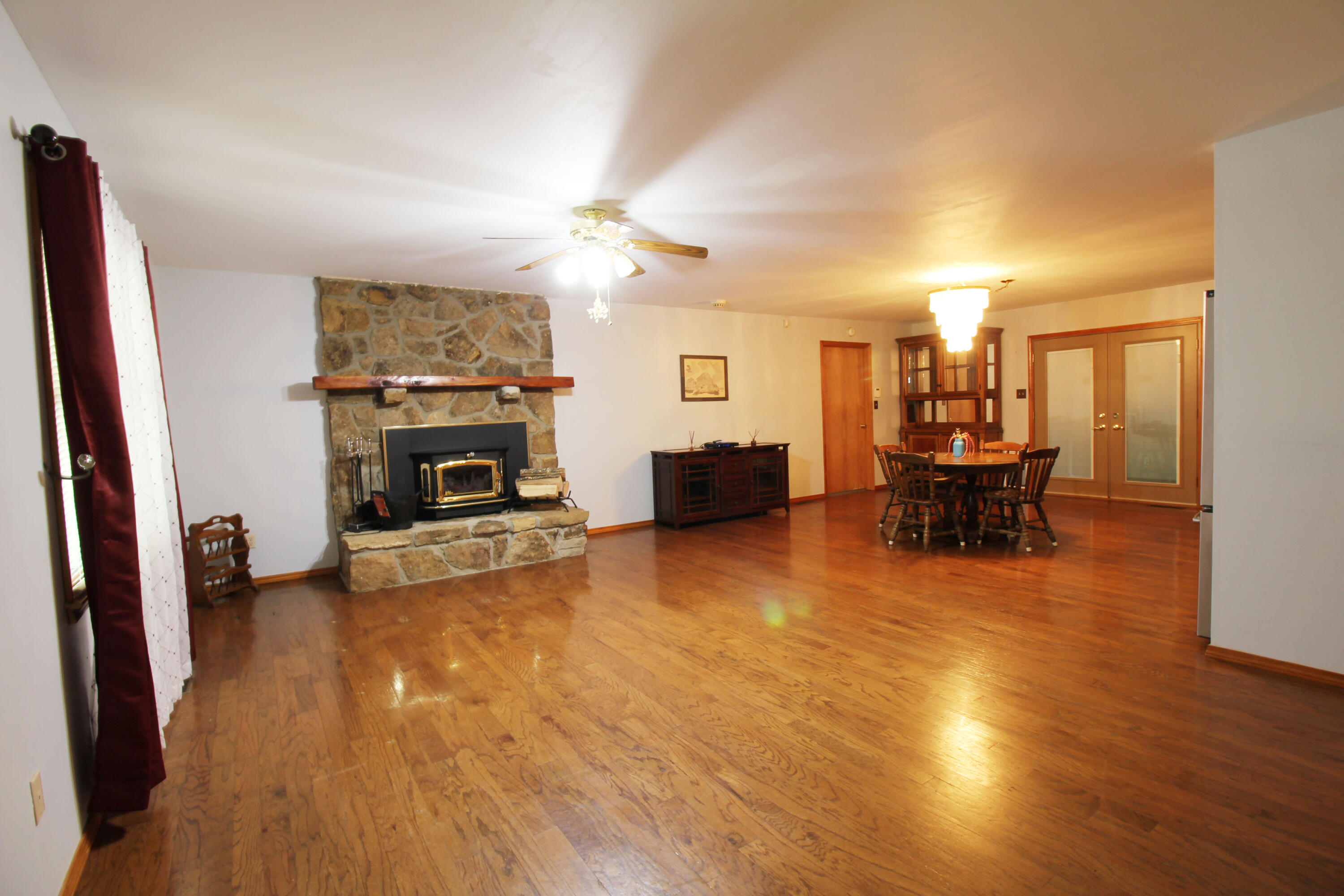 227 Ballinger Road Burnside, KY 42519 - Photo 3 of 35 IMG_8870e