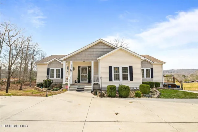 $825,000 | 1048 Deerfield Way, La Follette, TN 37766
