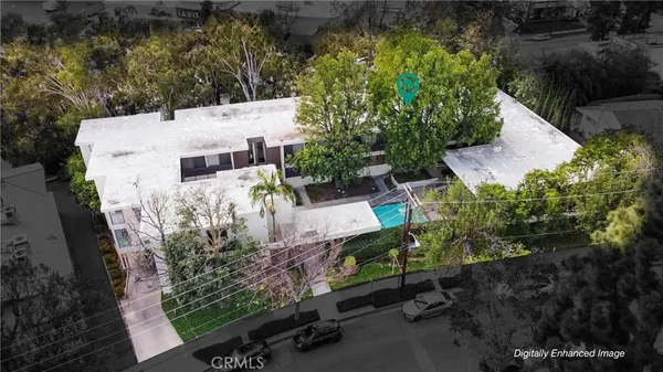 a view of a backyard with plants