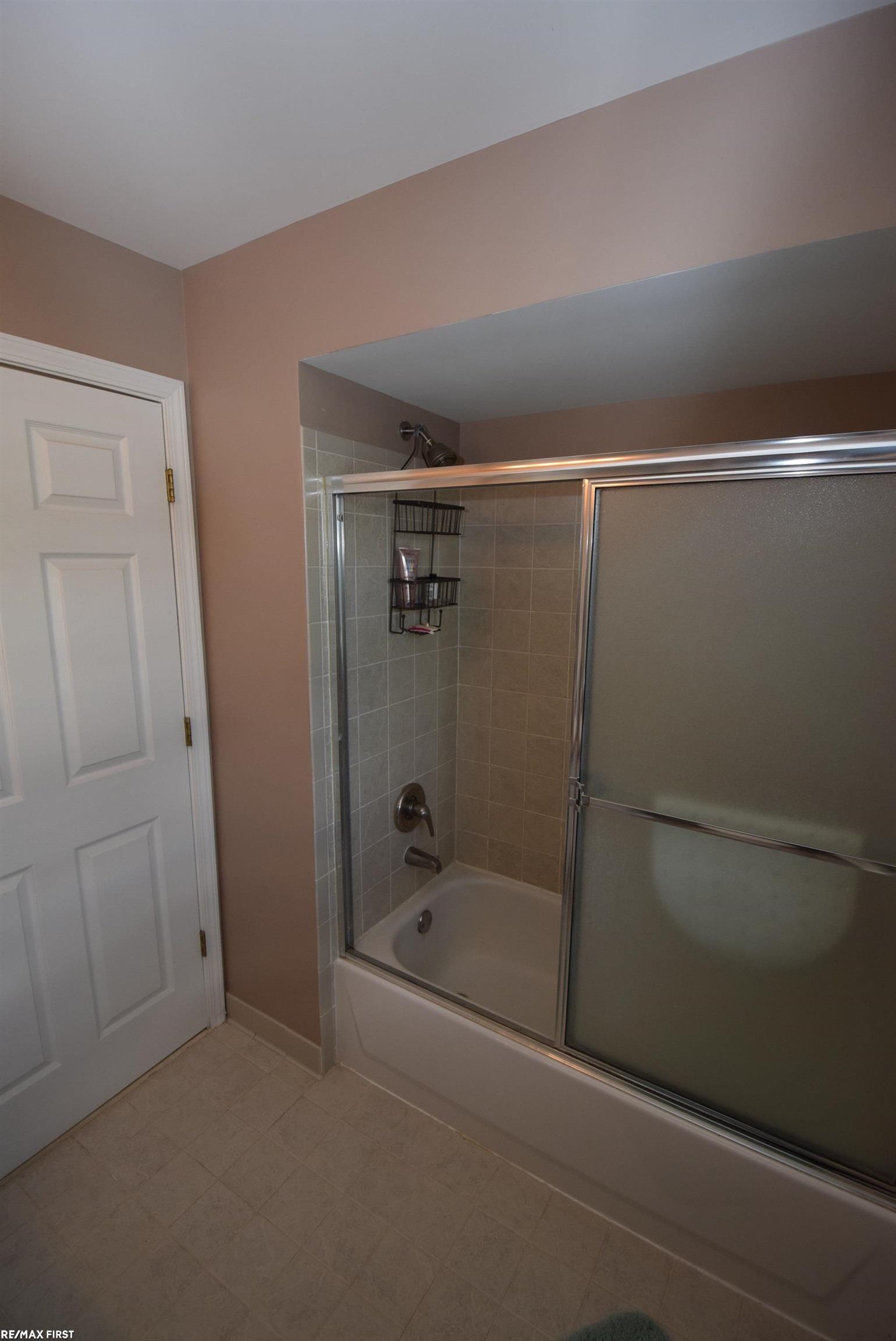 3603 Oakmonte Boulevard Rochester, MI 48306 - Photo 17 of 32 50141056-74c0f14e-2fb3-40cf-85ec-38257bde1394.JPG